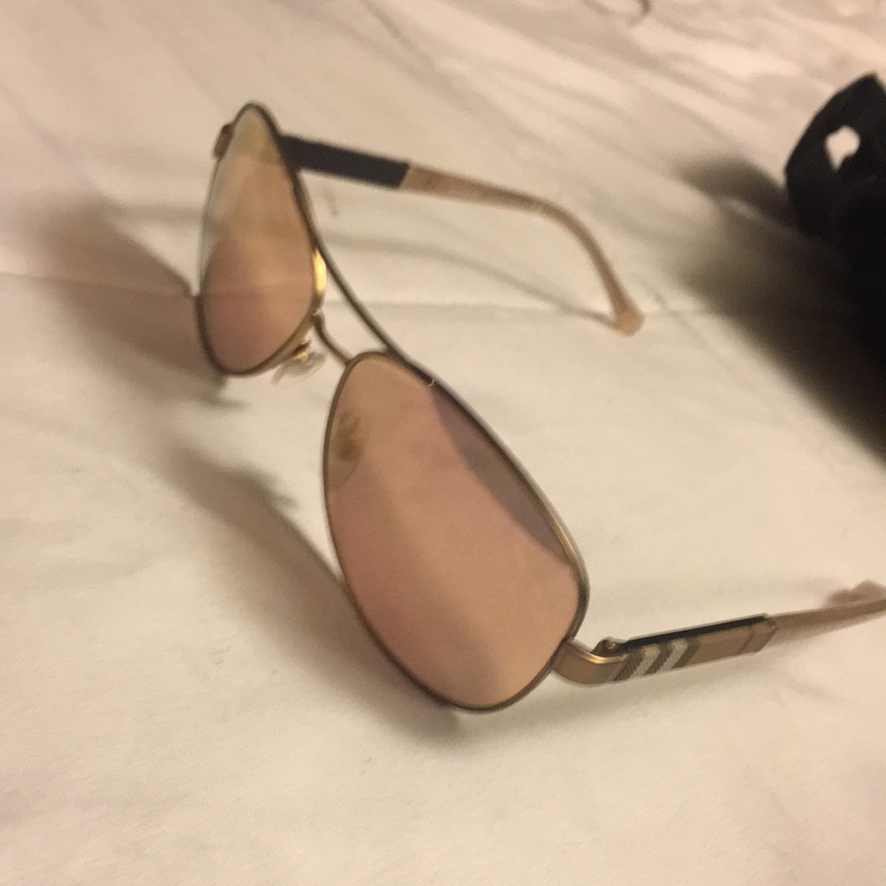 Burberry woman’s sunglasses
